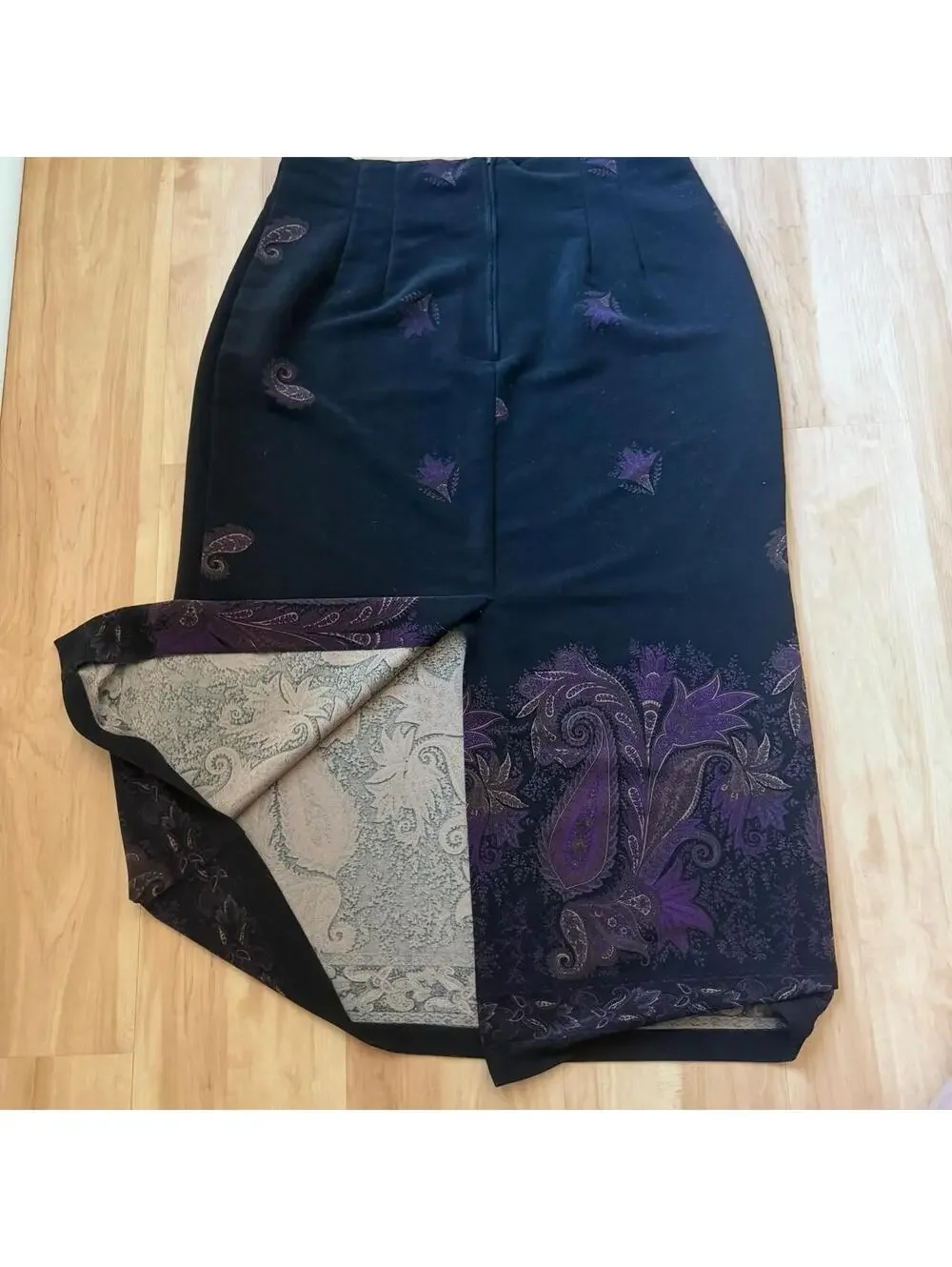 Briggs New York vintage 90s velvet Black & Purple Paisley Midi Skirt